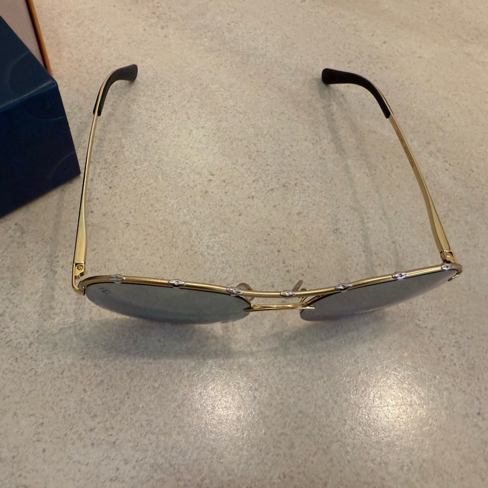LOUIS VUITTON Monogram Diabolo Menthe Aviator Sunglasses - Picture 9 of 16